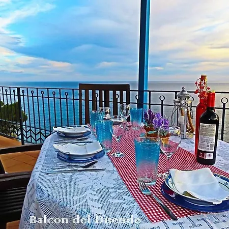 Apartment Balcon Del Duende : Seafront Paradise