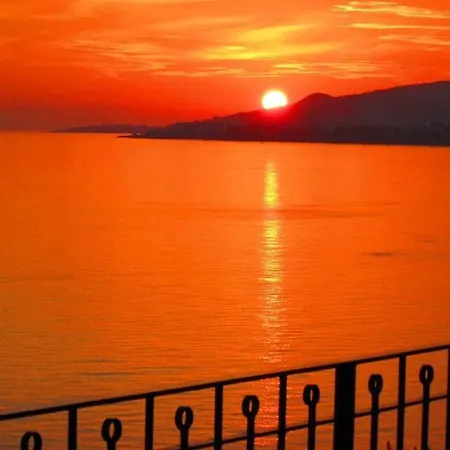 Balcon Del Duende : Seafront Paradise