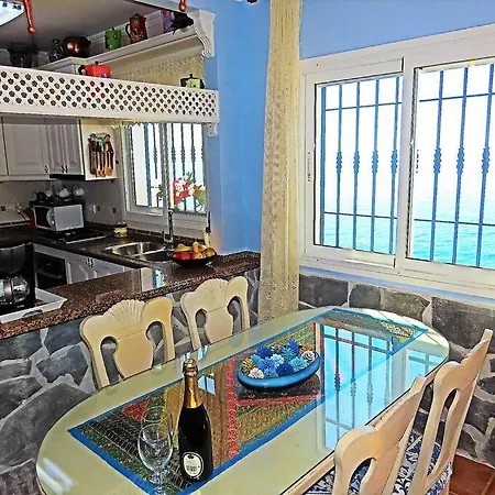 Balcon Del Duende : Seafront Paradise شقة نيرخا